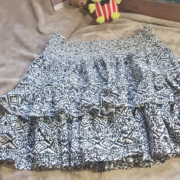 Polo Ralph Lauren Dresses & Skirts - Black and White Patterned Women's Skirt With Comfort And Style All In One!